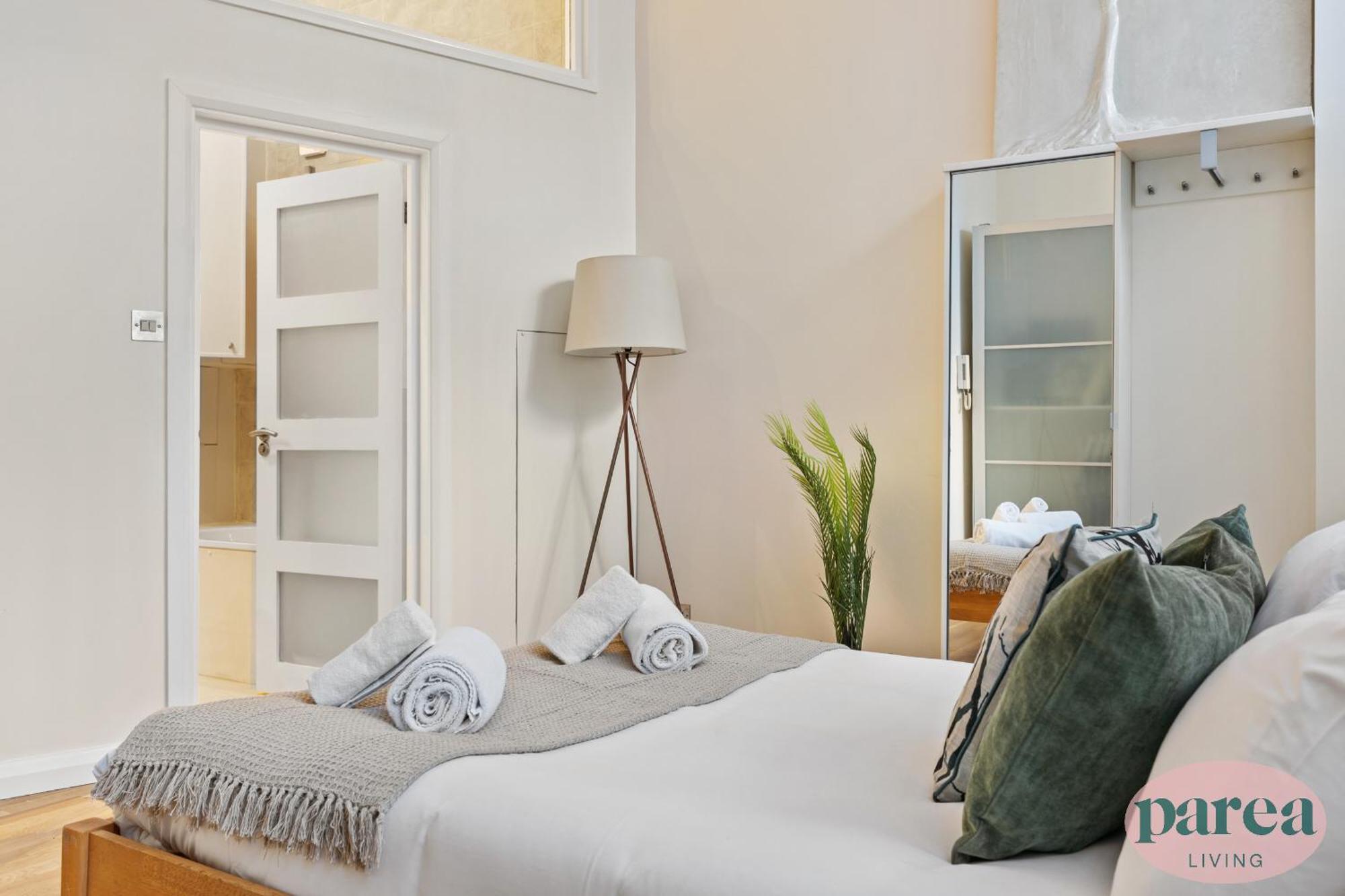 Parea Living - Canary Wharf, Secluded Luxury Flat W Free Parking & Remote Working *