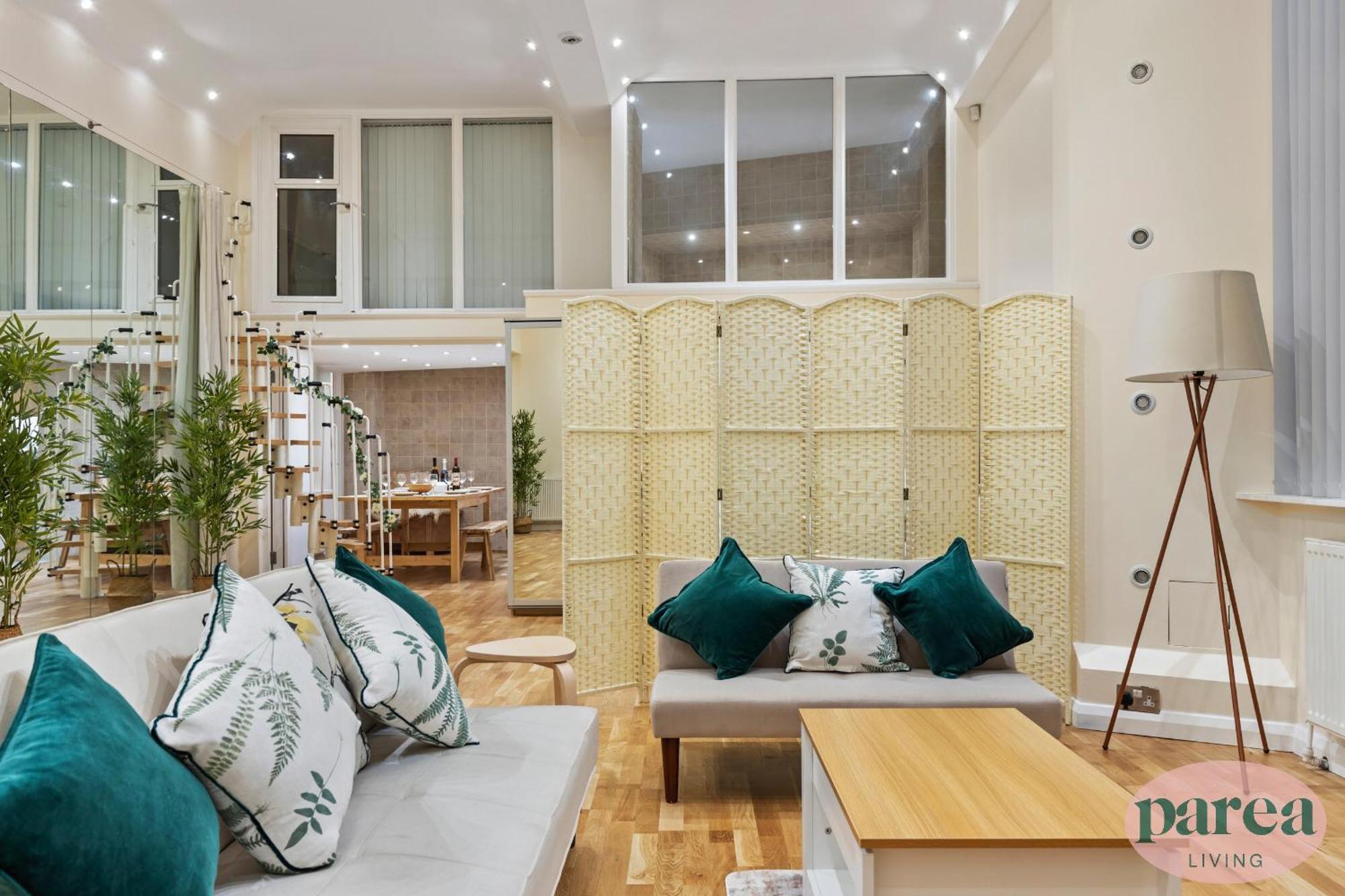 Parea Living - Canary Wharf, Secluded Luxury Flat W Free Parking & Remote Working * Londra