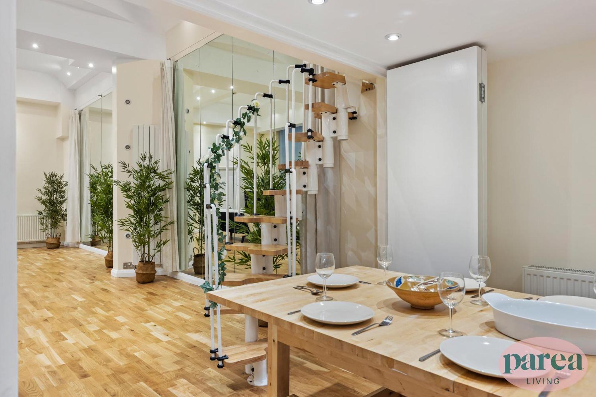 Parea Living - Canary Wharf, Secluded Luxury Flat W Free Parking & Remote Working Appartamento *
