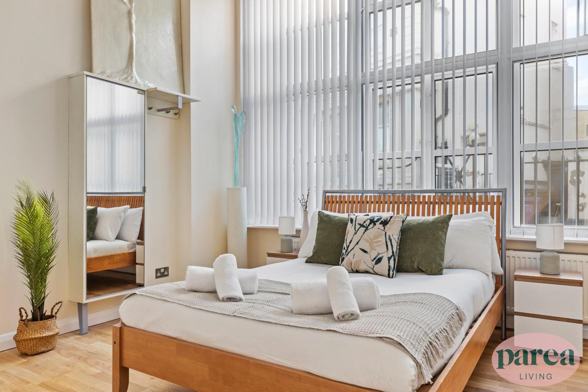 Parea Living - Canary Wharf, Secluded Luxury Flat W Free Parking & Remote Working *