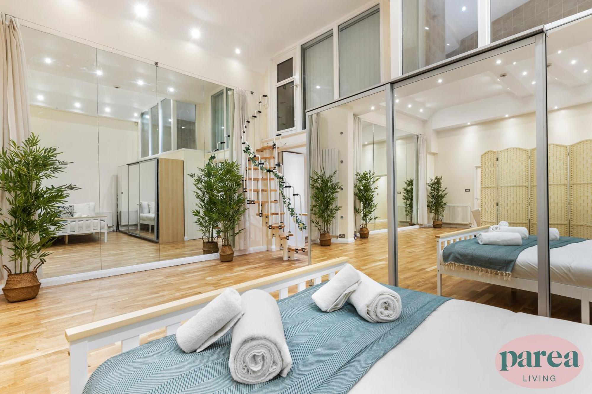Parea Living - Canary Wharf, Secluded Luxury Flat W Free Parking & Remote Working Appartamento Londra